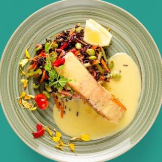 Сьомга с лимонов сос