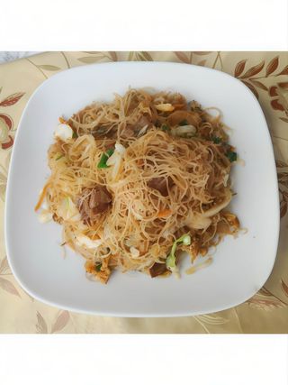 142. Оризово фиде със свинско (700г)