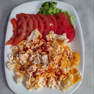 Бъркани яйца с г-ра домати (ОБ)