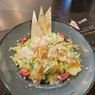 Салата "Цезар" с пушена сьомга