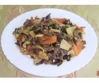 51. Телешко с бамбук и гъби (700г)