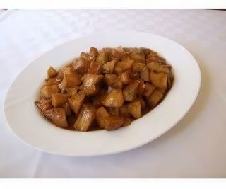 105. Задушени картофи в соев сос (700г)