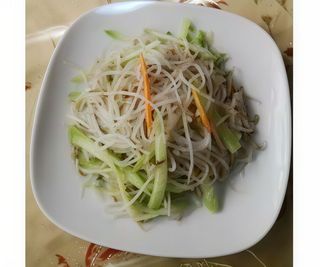 14. Салата от соеви кълнове (300г)