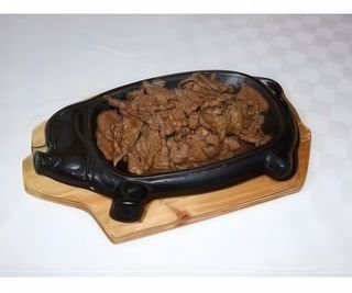 N19. Свинско върху метална плоча (600г)