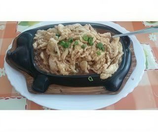 N8. Къкрещо пилешко върху метална плоча (600г)