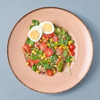 Салата киноа и спанак