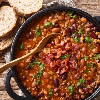 Боб яхния със свинско филе 