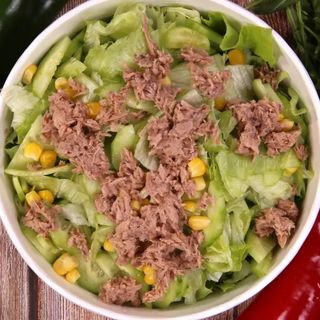 Салата с айсберг и риба тон (320г)