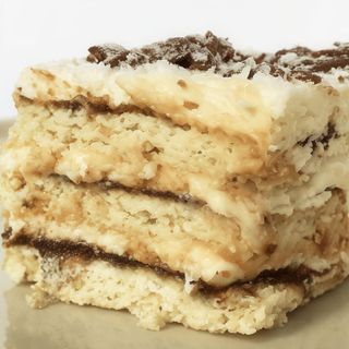 Домашна бисквитена торта (250г)