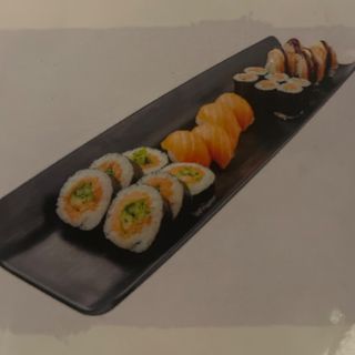 10. Сьомга суши сет