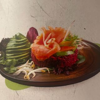 Салата със сьомга и цвекло