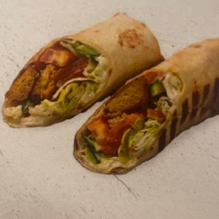 Веган тортила с фалафел