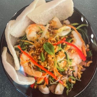 Азиатска салата със скариди