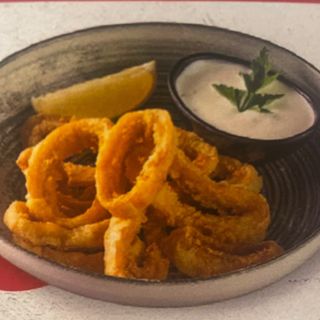 Хрупкави калмари със сос айоли