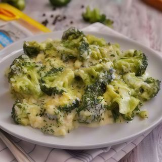 Ново! Броколи със сос от сирена