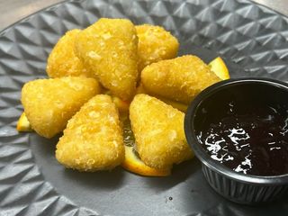 Топени сиренца със сладко от боровинки (200г)