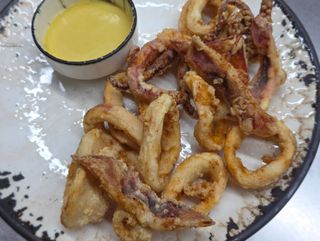 Хрупкав калмар пресен