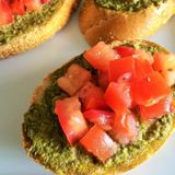 1 Брускети с домати и песто (8бр)