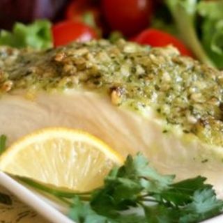 Бяла риба с пармезанова коричка и микс зелени салатки