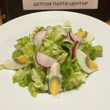 1 Зелена салата с краставици и яйце