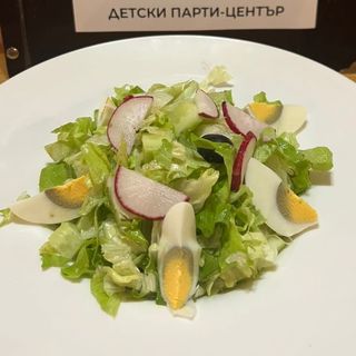 1 Зелена салата с краставици и яйце