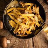 1 Трюфел картофки с пармиджано , сос айоли и магданоз 0,300 г