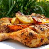 1 Пилешки парти бутчета с картофки и BBQ сос 0,400 г