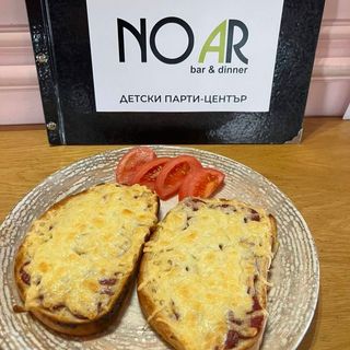 1 Сандвич с луканка и кашкавал (2бр)