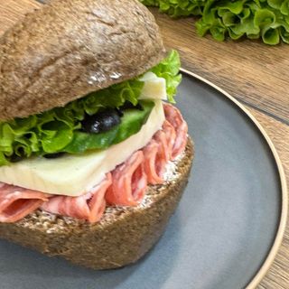 Ново!!!Кето сандвич Салчичон