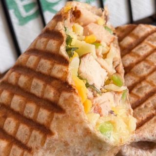 Пълнозърнеста Тортила с пиле (210г)