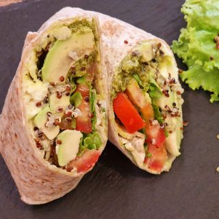 Веган тортила с авокадо