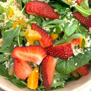 Салата с Ягоди