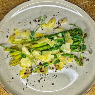 Аспержи с трюфел олио и пармезан