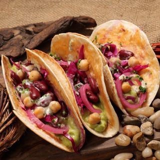 Три броя такоси Веджи,плюс картофки, сос и Coca-Cola напитка по избор