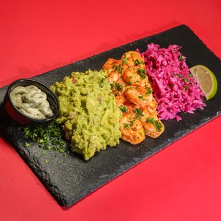 Сочни скариди със свежо Гуакамоле (330г.)