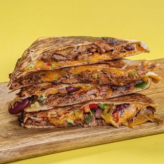 Кесадия с Дърпано Телешко (320г)