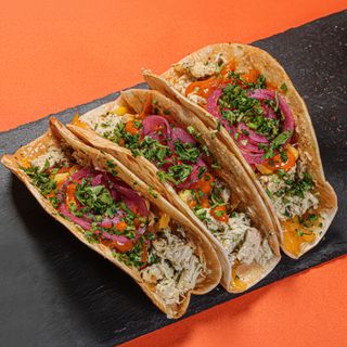 Три броя такоси с Дърпано Пилешко (390г)