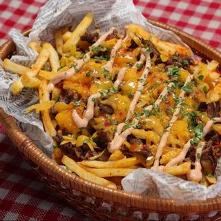Чедър картофки с Чили Кон Карне