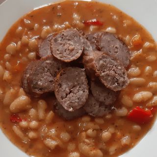 Боб с домашен суджук (400г)