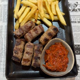 ТРАДИЦИОННИ  СРЪБСКИ  КЕБАПЧЕТА  НА  СКАРА (5бр)