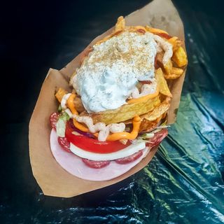 Джоб-тостер с луканка и шпеков салам с кашкавал