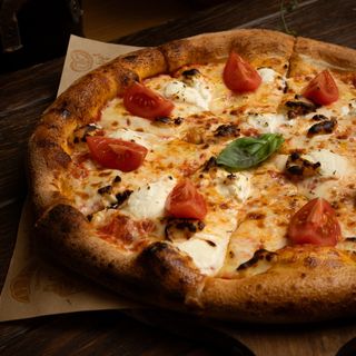 Пица със сирена (450гр.)