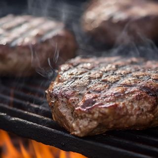 Три броя телешки кюфтета +100гр урнабес + сръбска питка + Cola кен