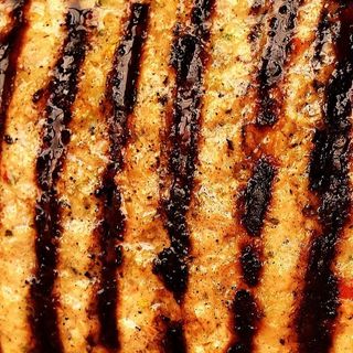 Пилешко филе +200гр шопска салата + сръбска питка +Cola ken