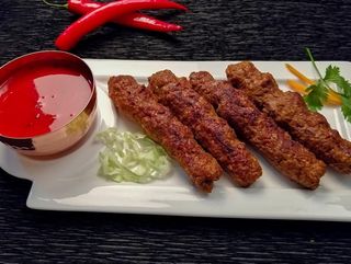 3 БРОЯ КЕБАПЧЕТА+100ГР.УРНАБЕС +СРЪБСКА ПИТКА +КОКА КОЛА КЕН