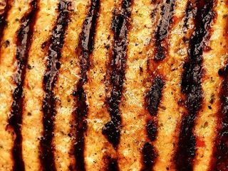 ПИЛЕШКО ФИЛЕ,100ГР БОБ С ЛЮТЕНИЦА ,ПЪРЖЕНИ КАРТОФИ 100ГР+СРЪБСКА +КОКА КОЛА КЕН