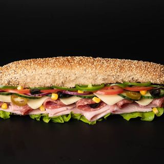 Сандвич с свинско филе,салам милано и моцарела (500г)