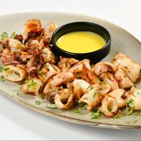 Бейби калмари на плоча с цитрусов дресинг (200г)