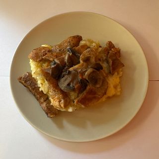 Свински флейки с ориз и гъбен сос(350гр)