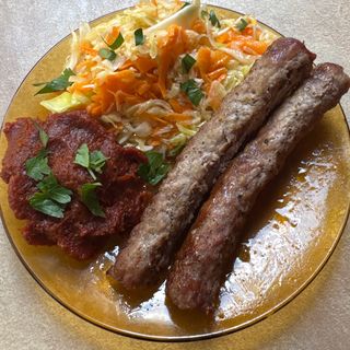 Кебапче (2бр) от свинска кайма с гарнитура (350Г)